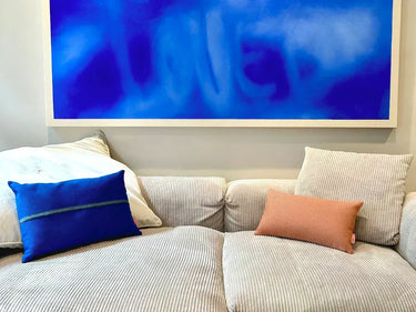 Welche und wie viele Kissen passen auf ein Sofa?