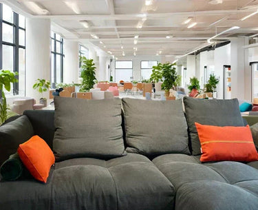 Kissen für Büros: Mehr Komfort für Lounge, Meeting & Outdoor-Bereiche