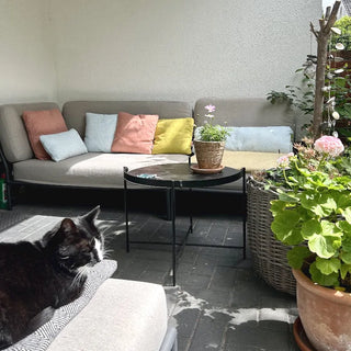 terrasse mit outdoorkissen einrichten