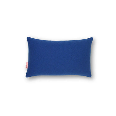 zierkissen aus schurwolle in blau
