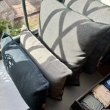 kissen im schaufenster