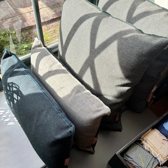 kissen im schaufenster