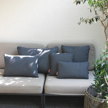 hum outdoorkissen stahl grau draußen auf dem Sofa