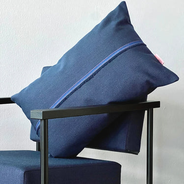 hum Kissen in dunkelblau mit habit Gugelot Sessel