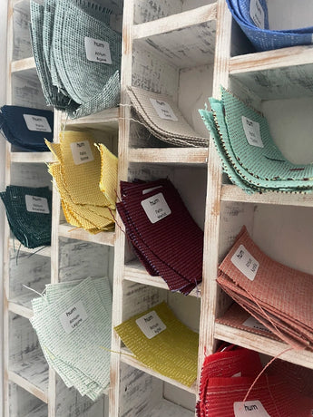 hum Stoffmuster für den Versand