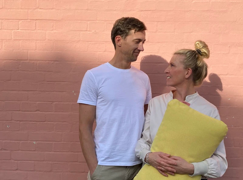 die hum gründer helen und michael - leidenschaft für nachhaltige kissen