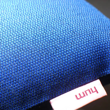 zierkissen aus schurwolle in blau